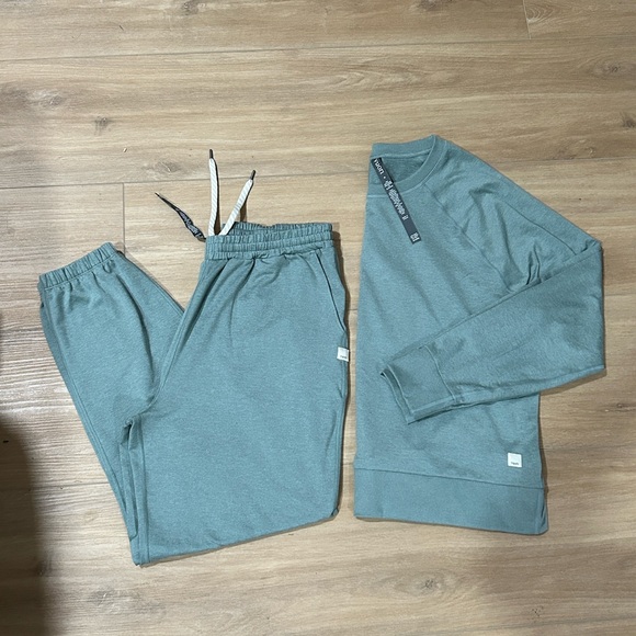 NWOT - VUORI Halo Crew Long Sleeve in Pistachio Heather - Picture 6 of 6